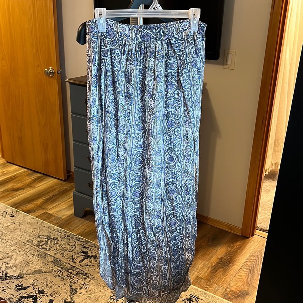 Lightly worn skirt with paisley pattern